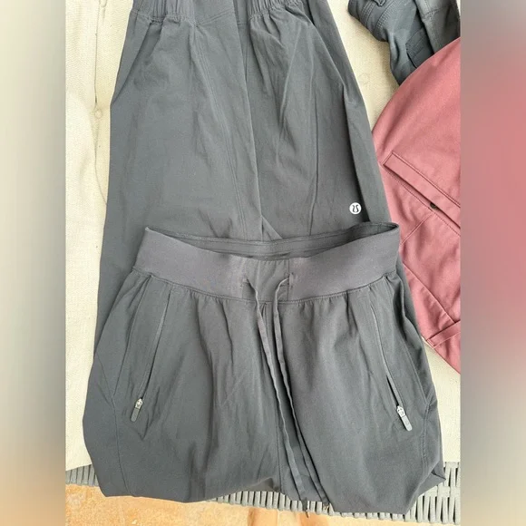 Lululemon License to Train High-Rise Pant
Black Size 4 EUC - Picture 4 of 5